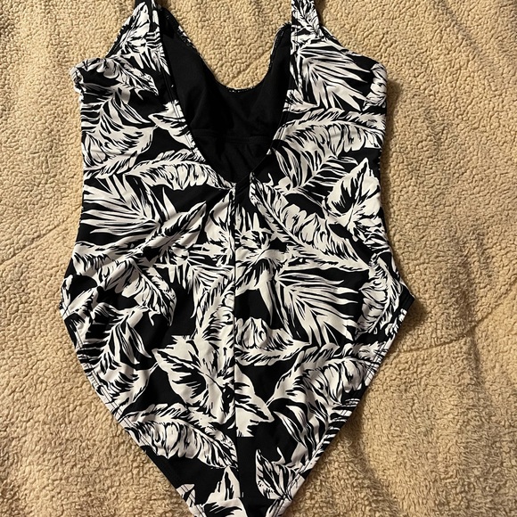 Catalina 1 Piece Swimsuit Sz S NWOT - Picture 2 of 6